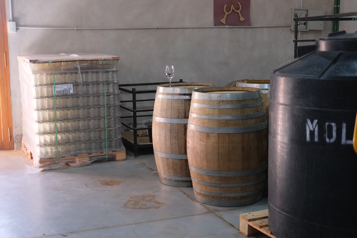 The wines can be aged in bottles or in oak barrels... Didn't know a new oak barrel costs 600USD!