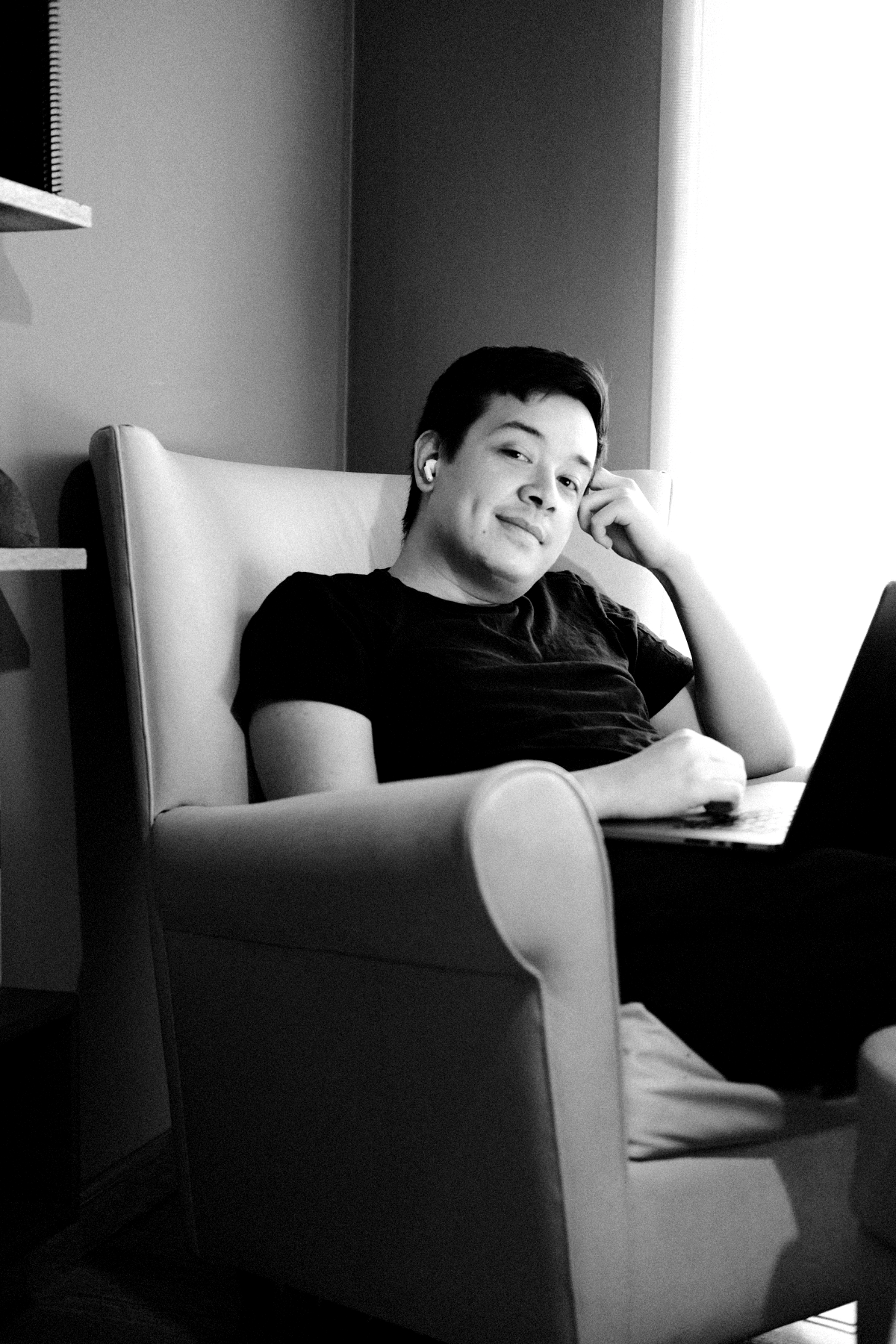 Did you know that it's rare to find Airbnbs with a comfortable chair? Alex quite enjoyed this one for when he's on his laptop!