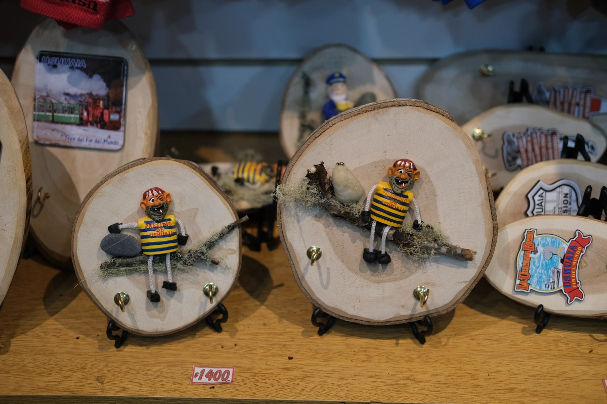Some funny gifts - why do these prisoners look like jolly pirates?