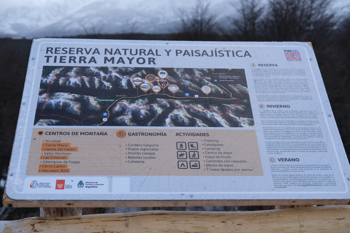 We love how there are dedicated viewing stops with info boards on them - wish we had these in the Philippines!