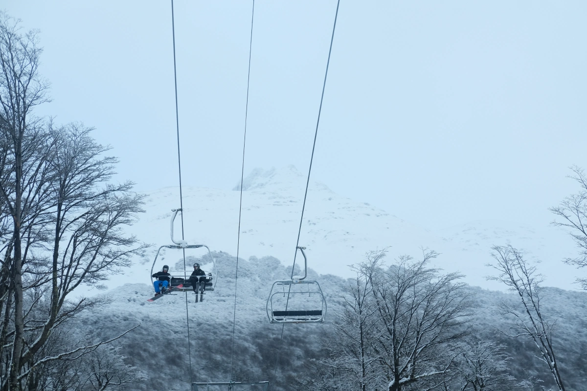 I was just taking photos from the passenger seat, hola ski-ers!