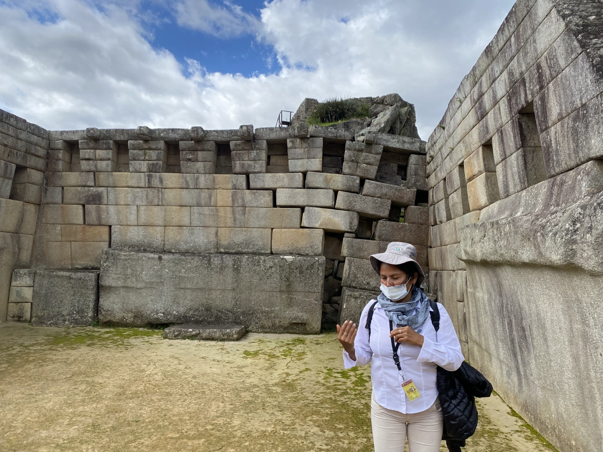 As you can see, the Principal Temple's right side was damaged by earthquakes