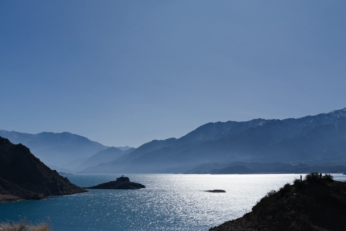 You could do kayaking and paragliding here...