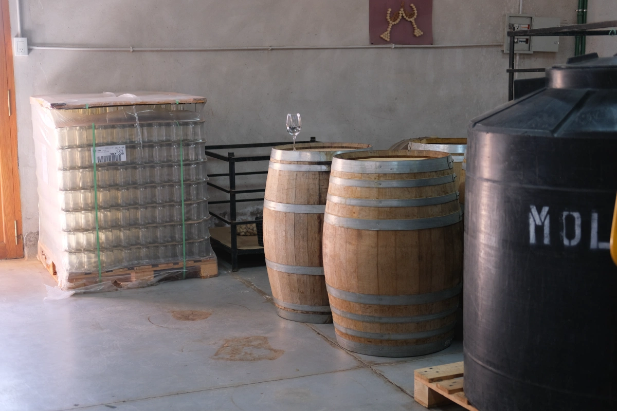 The wines can be aged in bottles or in oak barrels... Didn't know a new oak barrel costs 600USD!