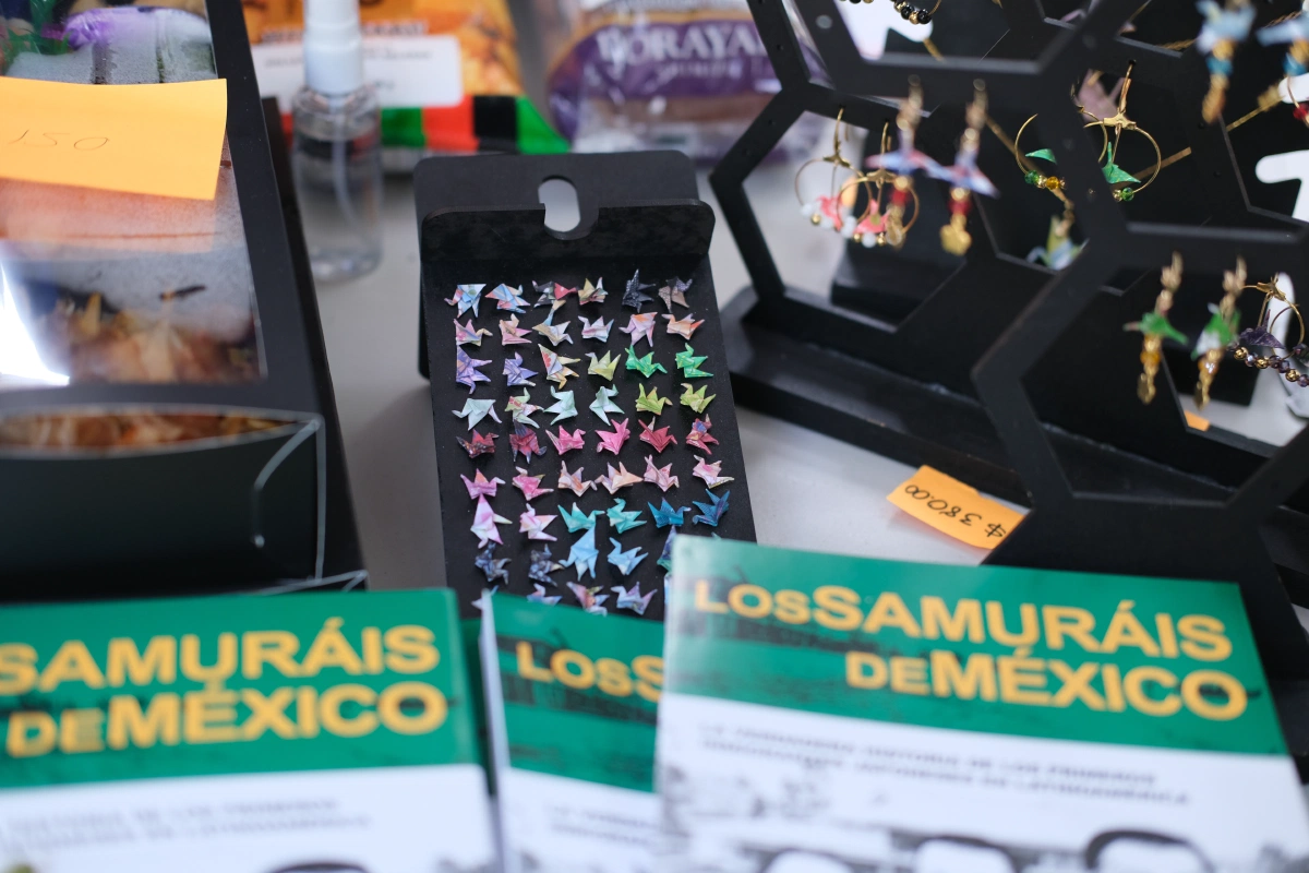 Tiny cranes! I miss doing origami!