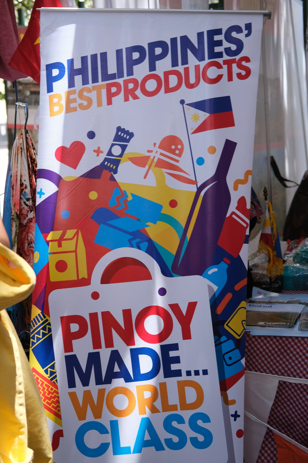 Too bad they didn't have any Pinoy snacks... I was expecting Chocnut, Nagaraya, and Sinigang Mix!