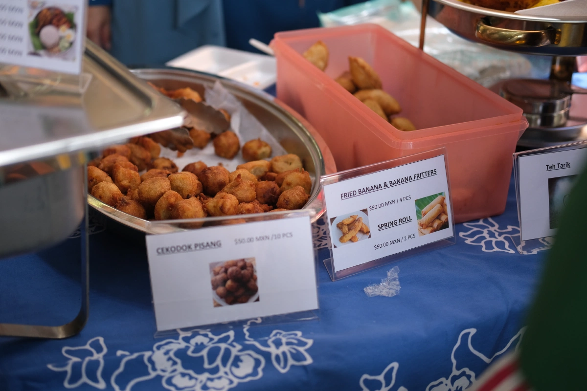 They had snacks which are widely available in the Mamaks (food stalls) in Malaysia